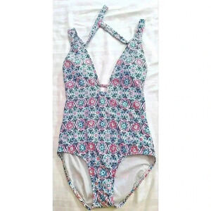 Cleanwater Geometric Deep‎ Cut Halter Swimsuit Size Medium